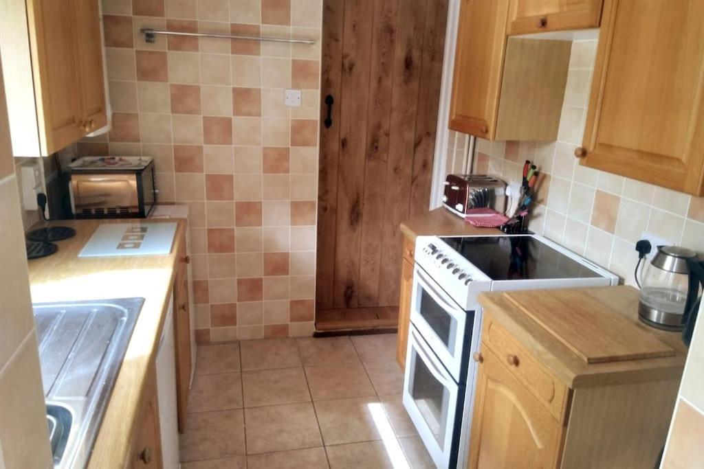 Welcoming Cottage In Chichester Near City Centre Exterior foto
